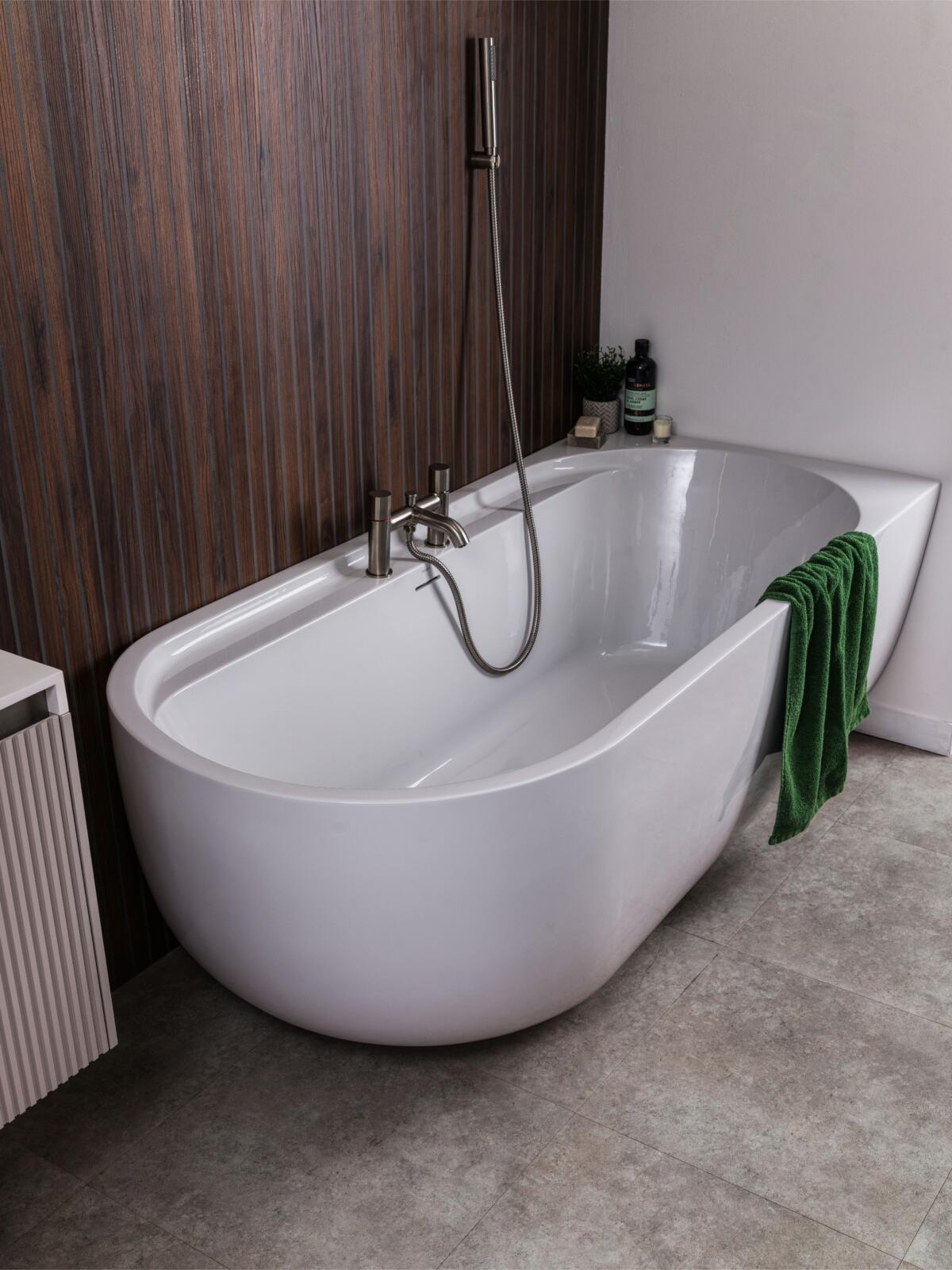 Esento Bath Arturo Brassware Floor Edit