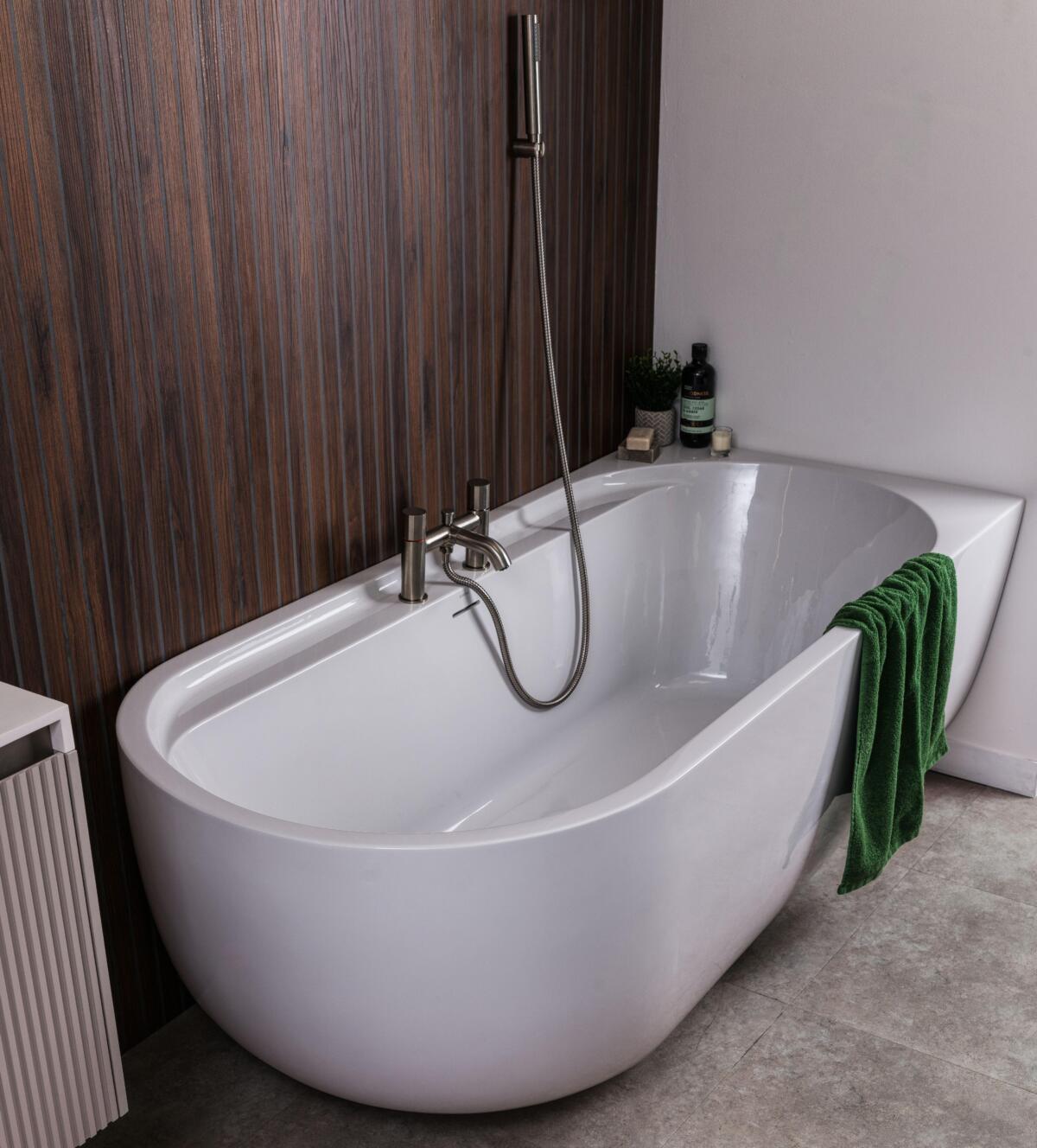 Esento Bath Arturo Brassware Floor Edit