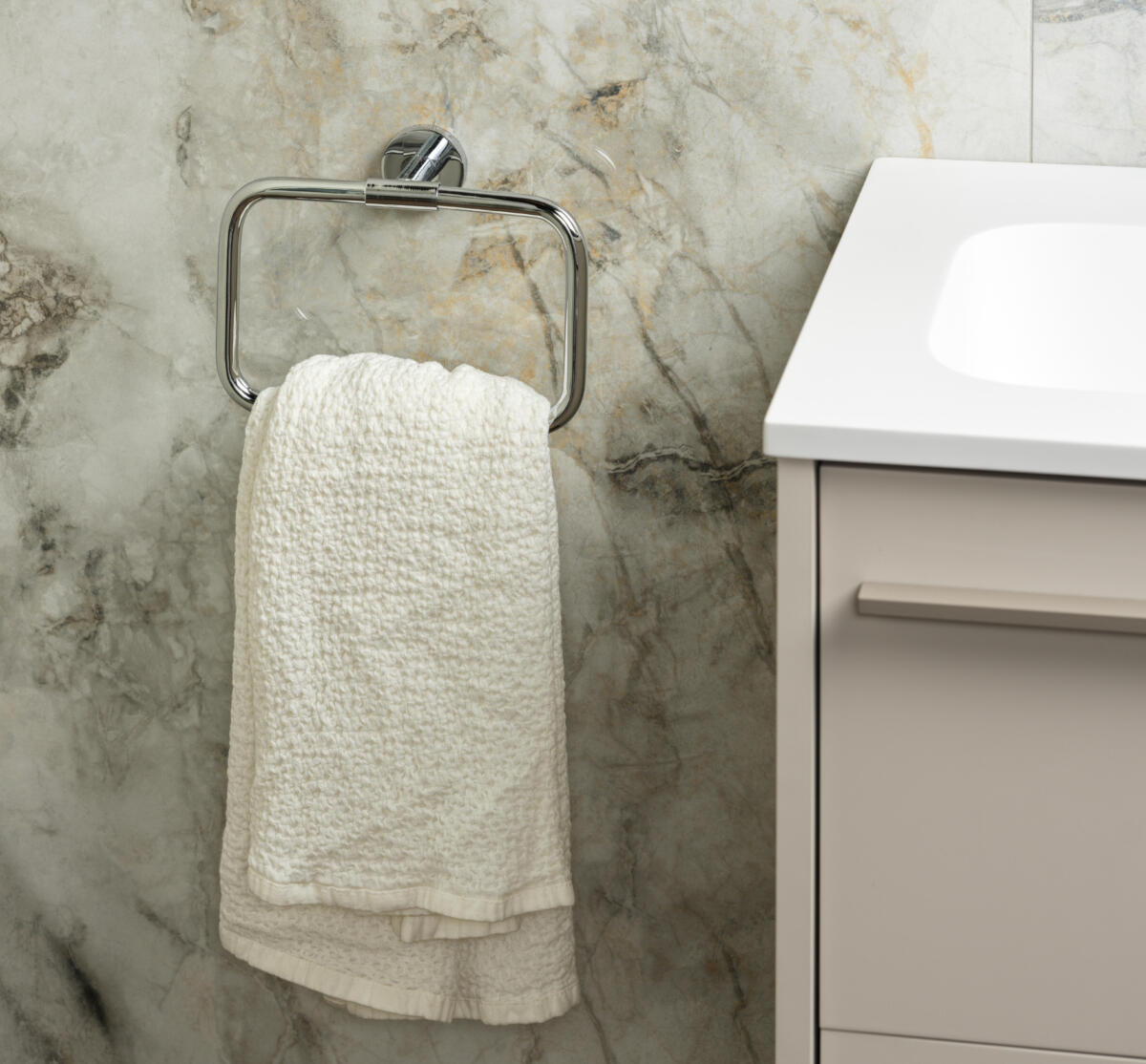 Pirlo Chrome Towel R Ing