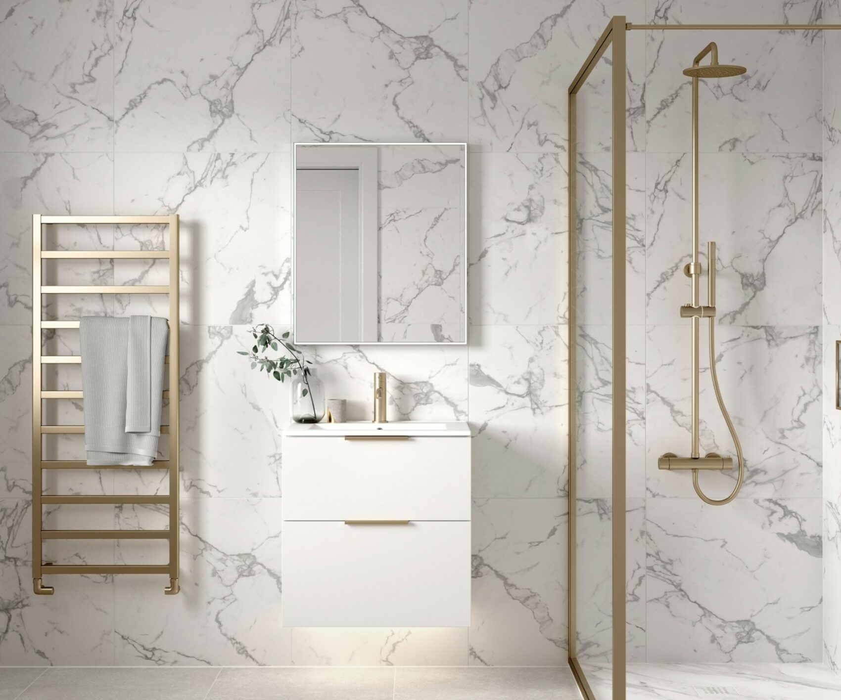 Bathroom Design: Luxe En-Suite with Brushed Gold Brassware